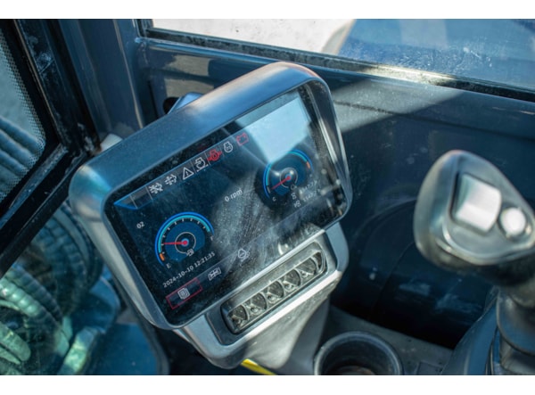 Midiexcavator SUNWARD 60 uf DISPONIBIL PENTRU INCHIRIERE de vanzare